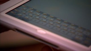 CNET News - Case turns touchscreen into keyboard that bubbles up
