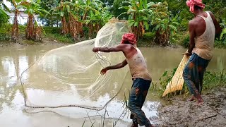 খালে ঝাঁকি জাল দিয়ে মাছ শিকার করতে আসছে | The man got some fish earlier