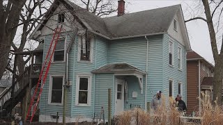 3 injured in 2 overnight fires in Davenport