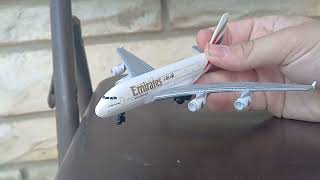 Unboxing Emirates A380-800 daron plane