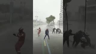 चीन में आया ऐसा भयानक तूफान, ढाई लाख लोगों को छोड़ना पड़ा घर [Typhoon Tilma wreaks havoc in China]