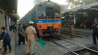 ดูรถไฟช่วงเย็นที่สถานีสามเสน