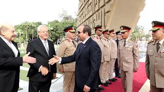 الرئيس عبد الفتاح السيسى يضع إكليل من الزهور على النصب التذكارى للجندي المجهول فى ذكرى تحرير سيناء
