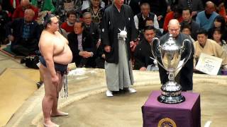 初優勝の稀勢の里、表彰式の模様（2017年1月22日 初場所千秋楽）