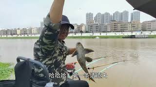 崩溃的雨天，钓鱼人的精神，狂风暴雨都不怕