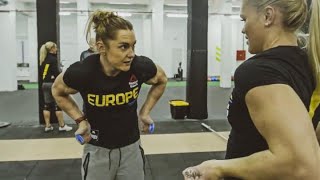 Supinated Muscle-up?—Sam Briggs, Sara Sigmundsdottir and Katrin Davidsdottir Learn New Skill (2015)