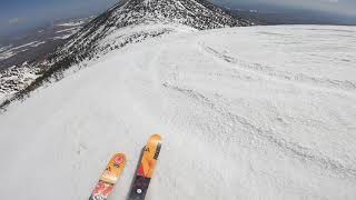 谷地温泉から初春の八甲田連峰小岳と高田大岳。2021/04/01。