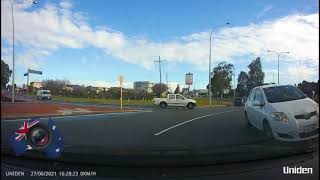 Aussiecams - Double trouble on this roundabout in Perth WA