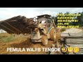 BACKHOE MALAYSIA DAN TRUCK CRINE  MENGGANTUNG PERANCAH//BAN DEPAN AMBLAS