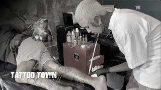 บุรุษผู้ก้าวข้ามข้อจำกัดการ “สักมือ” Phuket Tattoo by Bamboo Man | Tattoo Town Talk EP.5