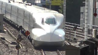 たくさんの乗客が待つ朝の名古屋駅に到着～出発していく東海道新幹線下りN700系のぞみ