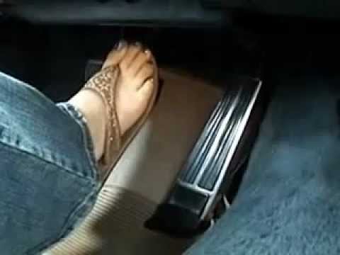 women driving in flip flops