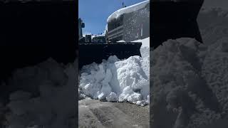 Tandem loaders moving snow￼