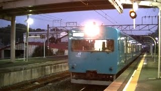 夕方のJR紀勢本線南部駅に入線する113系2000番台普通御坊行き