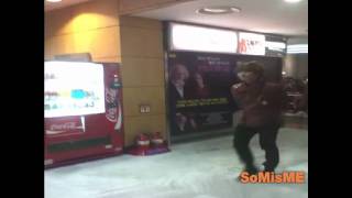 [Fancam]111030 Boyfriend Fan sign @ Central City.wmv