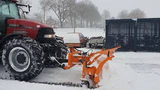 Loon- en grondverzetbedrijf Koonstra sneeuwschuiven - zoutstrooien