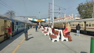 Prayagraj Yognagri Rishikesh express At Rampur Jn