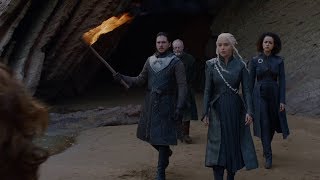 Game of Thrones 7x04-Jon shows Daenerys the Dragonglass