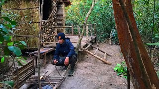 Primitive Survival Camping - Bushcraft Shelter Deep in the forest , Survival ,wilderness alone
