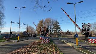 Spoorwegovergang Rosmalen // Dutch railroad crossing