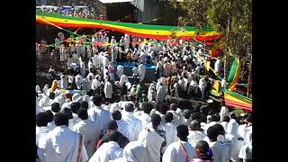 በሰላም  እና በደስታ ሰለተከበረ  ነው መሰል ደስታችንን የሚያአደፈርስ ይህን ተገቢ ያልሆነ ድርጊት  አጥብቄ  እቃወማለሁ  ተዋህዶ  የጀመራት እጅ የጨረሳት የ