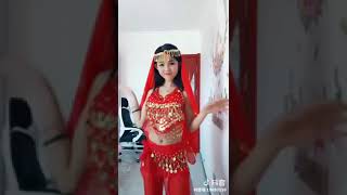 抖音tiktok2018最火红的印度舞来了 漂亮的小姐姐们扭腰摆臀热情舞蹈