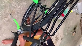 Putting the rear passenger on the abandoned bike | Montadinha de BH