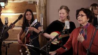 Elizabeth Mitchell \u0026 Suni Paz - Hola - 4/5/2018 - Paste Studios - New York, NY