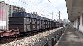 DF4B 7638 hauls freight train pass xihua road