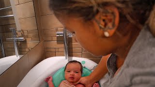 BABY AZANI'S FIRST NEWBORN BATH! (2 WEEKS OLD)