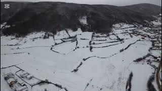 Pamje në dimër e fshatit Shkozë të Malishevës nga droni. Video nga Faton Bytyçi.