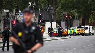 Festnahme: Mann fährt mit Auto in Fußgänger vor Parlament in  London