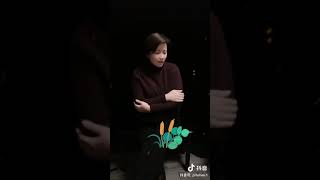 她是手语老师，她用手语舞诠释歌曲，比她人还美！