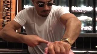 솔트 배(salt bae) 형님의 군침도는 훈제삽겹 존맛이겠다;