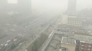 Smog in China makes breathing hard for residents in Beijing