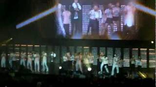 20110610 SM TOWN Paris - FINAL with everybody on Sorry Sorry (Yunho Dance) (FanCam)