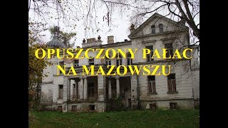 Opuszczony pałac wśród pól i sadów