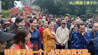 精彩！为了连得美女，几个阿哥相互攻击，笑点多多，观众乐翻了