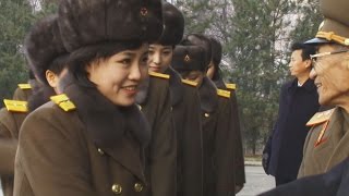 北朝鮮楽団、中国へ出発 初の外国公演へ N. Korea's popular all-female band leaves for China