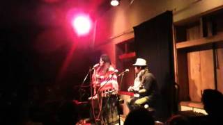 家家＠ 鐵花村 台東  2011. 01.01