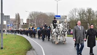 UITVAARTSTOET 14-JARIGE ESMEE VERTROKKEN IN LEIDEN NA BESLOTEN CEREMONIE