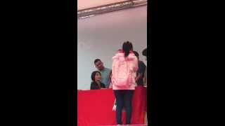 20150125 Selina 任家萱 台北西門町簽唱會 - 表演吃蘿蔔糕