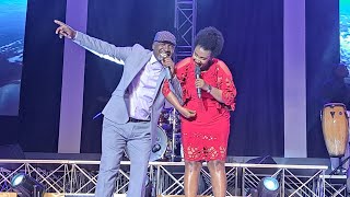 BETTY MPOLOGOMA NE DR.TEE OMUKWANO KATONO GUBATIRE KU STAGE MU KIKADE