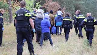 [VIDEO] 38 ILLEGALEN ONTDEKT IN BOSPERCEEL LANGS A67 BIJ BLADEL 26-10-2018