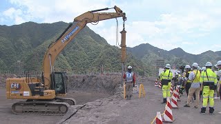 上信越自動車道　巨岩の撤去工事現場を一般公開　群馬・安中市(24/06/16)