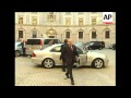 WRAP Finance ministers arrive for the G20 summit, UK PM s'bite