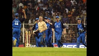 India vs England 2002 6th ODI MUMBAI - FLINTOFF RUNS AROUND SHIRTLESS