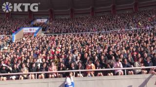 2017 Pyongyang Marathon crowd with KTG