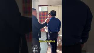 哥哥欠下赌债，竟然把妹妹卖给老头换取钱，浩楠及时阻拦解决！#家庭纠纷调解 #法律常识 #真实还原 #正能量