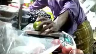 A fruit seller cheating buy fruits us